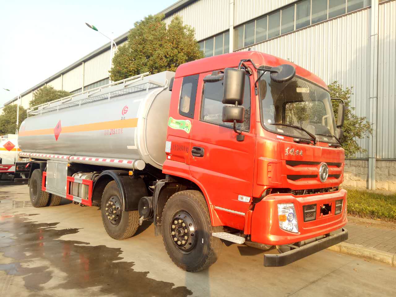 錫林郭勒盟二連浩特陜汽德龍25噸油罐車 可按揭分期，車到付款的可靠選擇